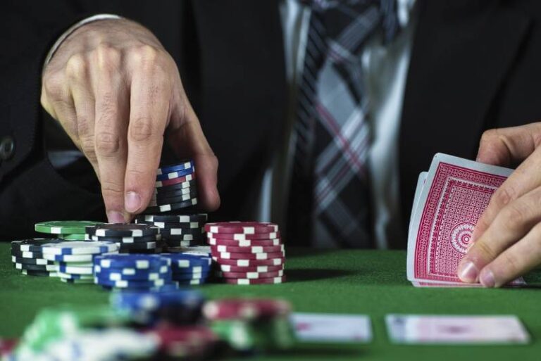 Thủ Thuật Đọc Bài Poker - Cách Đoán Bài Đối Thủ Chính Xác
